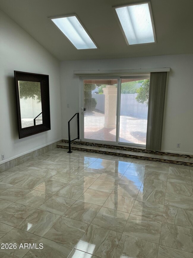 Building Photo - 7725 E Berridge Ln