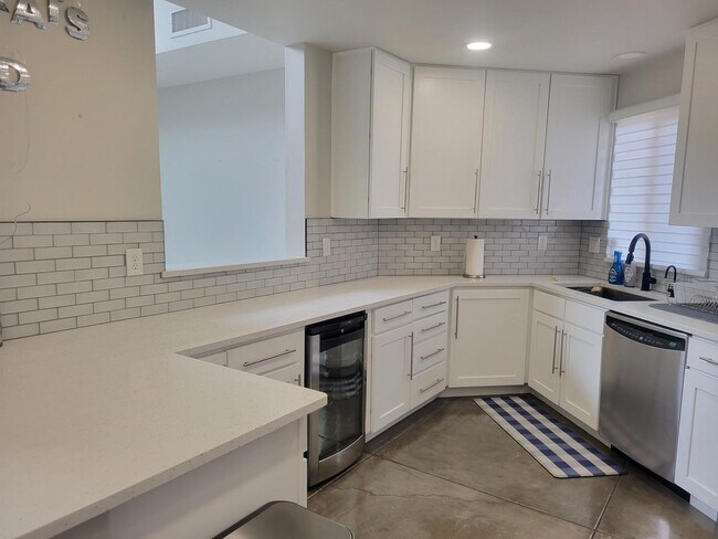 Building Photo - Urban Elegance in the Heart of Midtown – Contemporary Loft Townhome