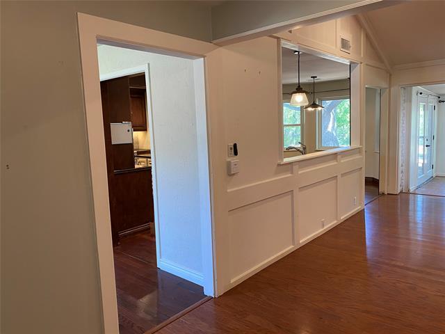 Building Photo - 2026 River Oaks Cir