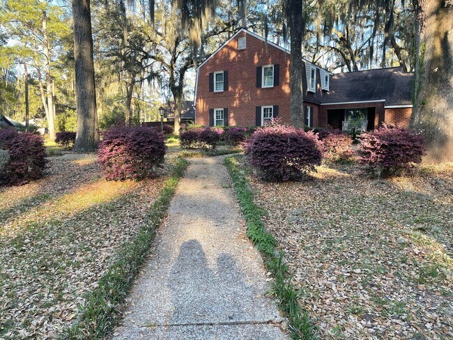 Foto del edificio - Spacious 5BR House in Savannah