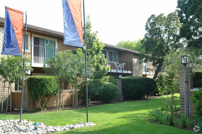 Building Photo - Raintree Apartments