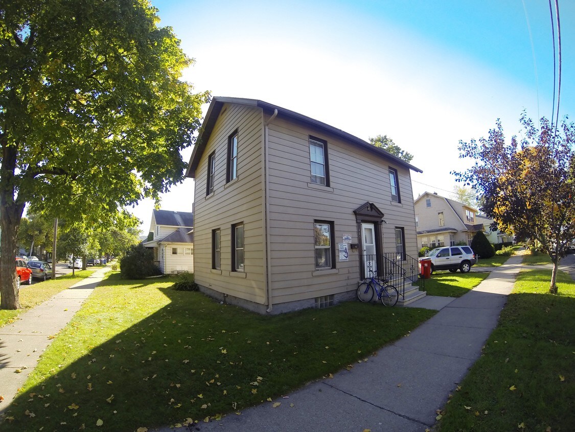 405 W 10th St, Winona, MN 55987 House Rental in Winona, MN