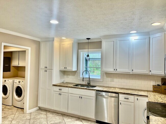 Foto del edificio - 32 Donley Dr NW