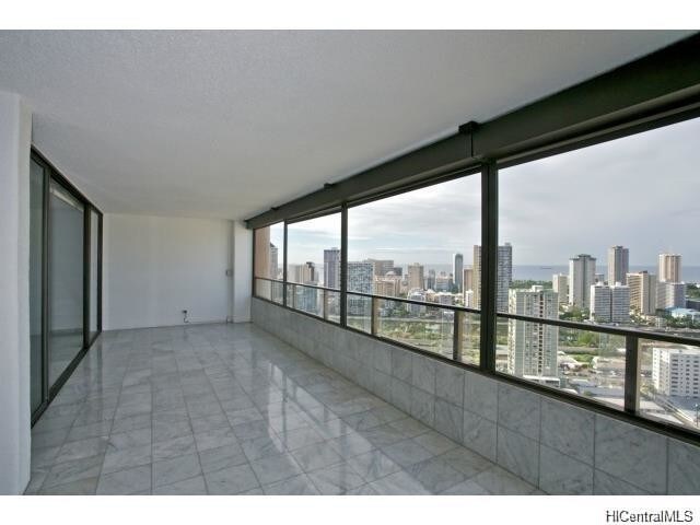 Building Photo - 581 Kamoku St