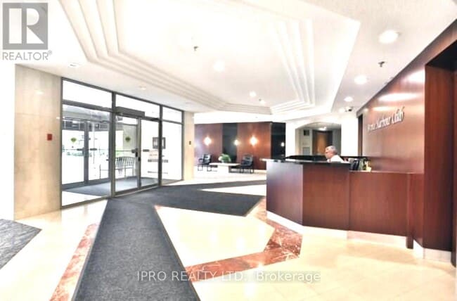 Building Photo - 2511-2511 Lakeshore Rd W