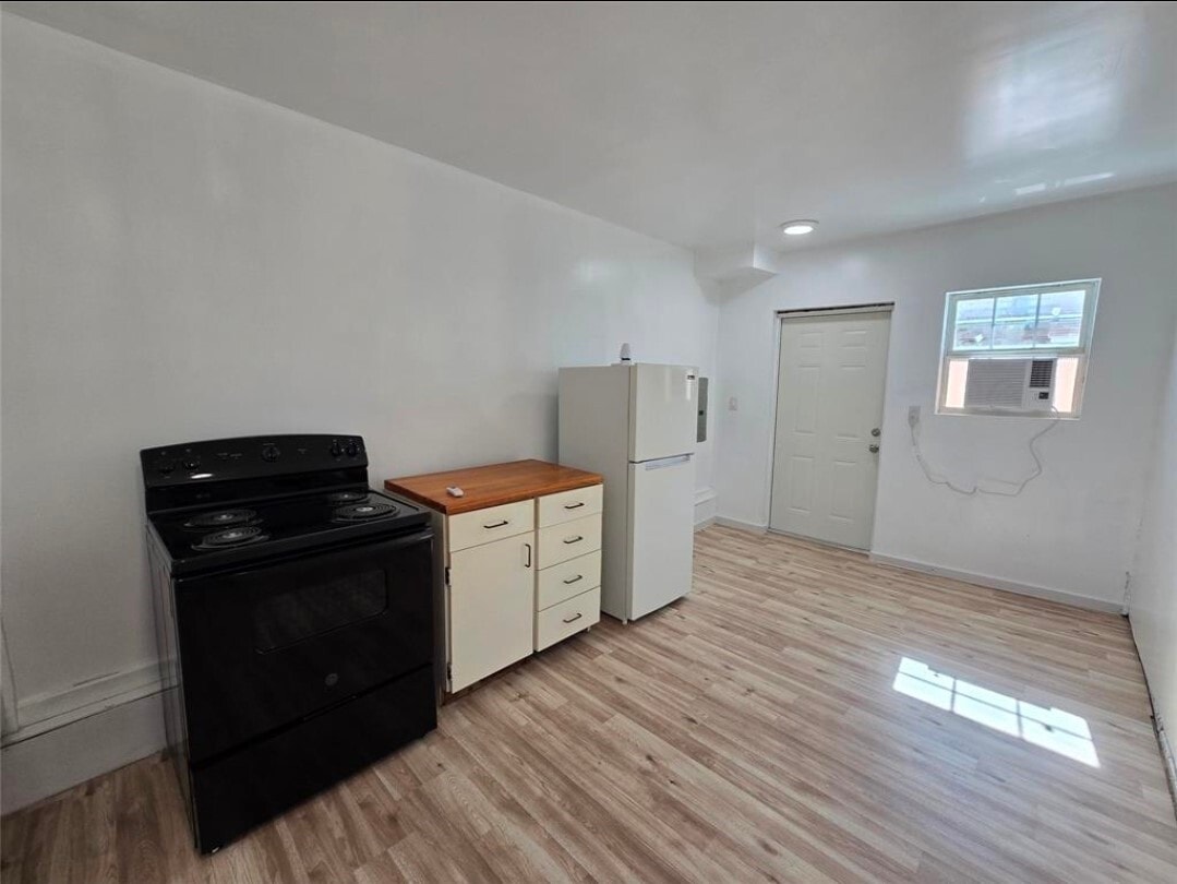 Foto principal - 3125 Illinois St