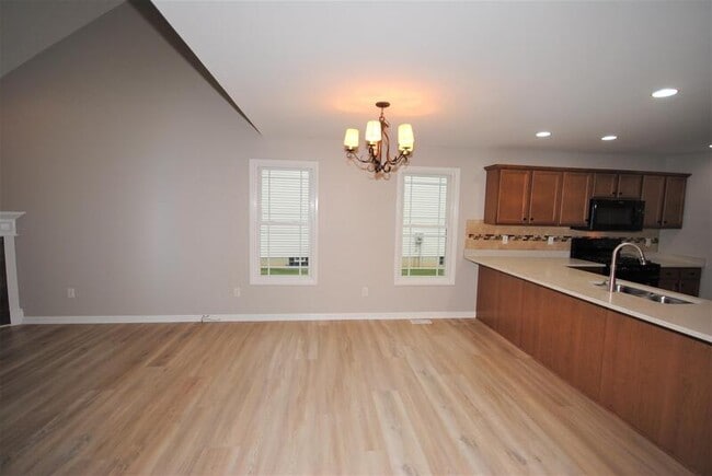 Building Photo - 4683 Mosey Ln
