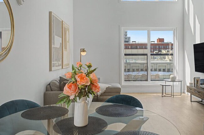Photo du bâtiment - 605 Rue Fullum