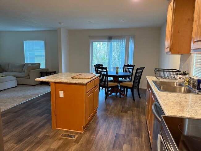 Foto del edificio - Brand new home, short or mid term rental, furnished or unfurnished!