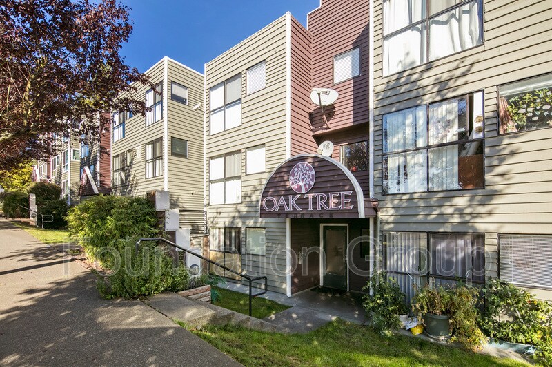 Photo - 916 N 104th St