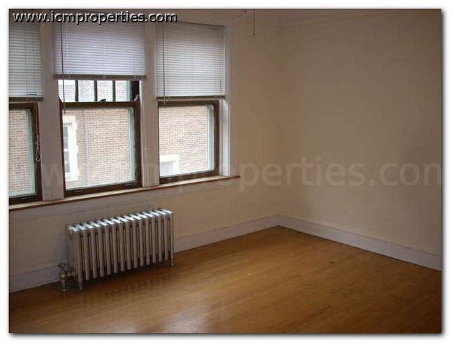 Building Photo - 2613 W Berwyn Ave