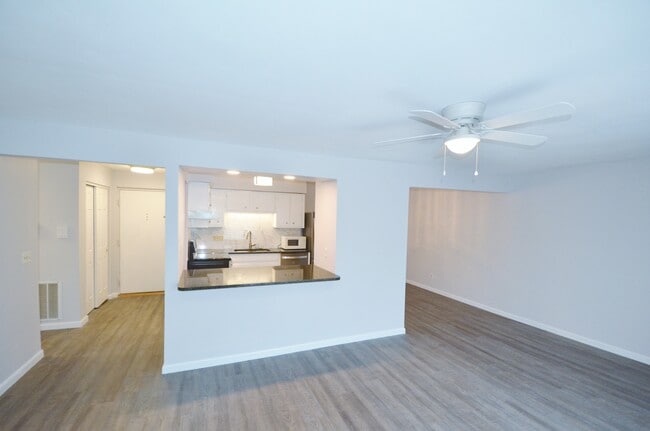Building Photo - 9750 Bunker Hill Ln