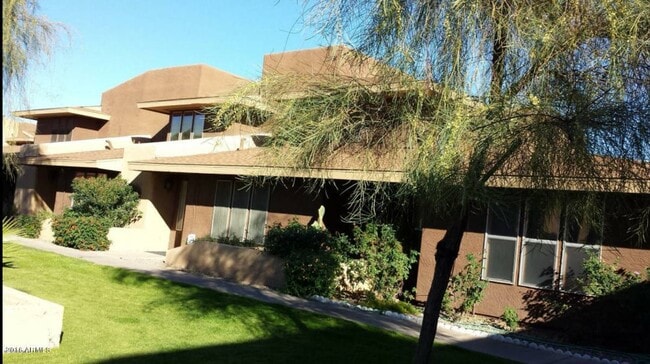 Building Photo - 2544 W Campbell Ave
