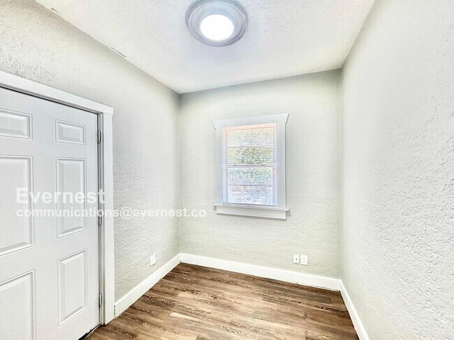 Foto del edificio - 3216 Ellis Ave