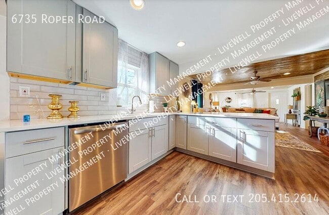 Foto del edificio - 6735 Roper Rd