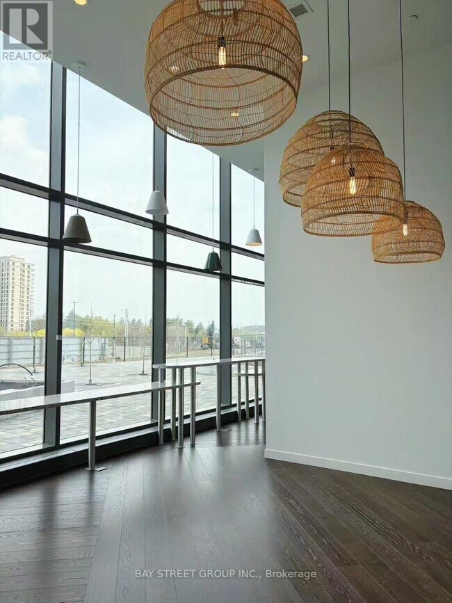 Building Photo - 498-2498 Caldari Rd