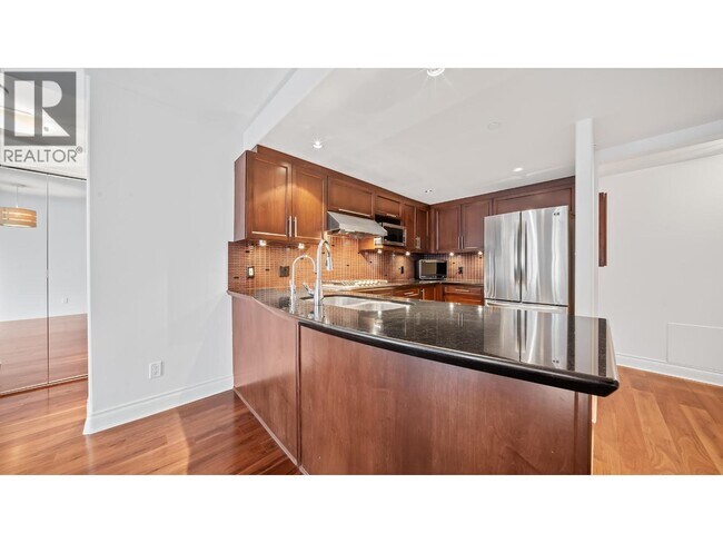 Building Photo - 535 Nicola St