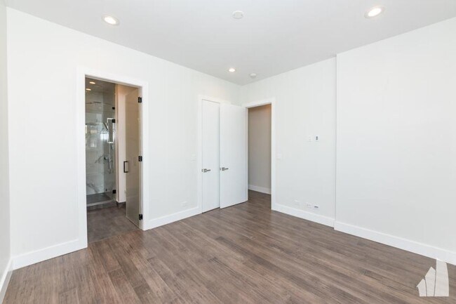 Building Photo - 3 bedroom in Chicago IL 60642