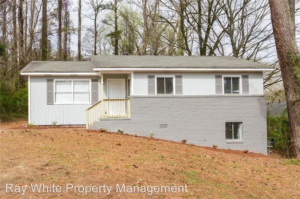 Primary Photo - 3 br, 2 bath House - 2437 Old Hapeville Rd SW
