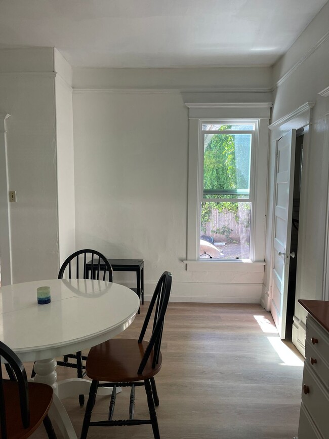 Dining area - 318 Maple St