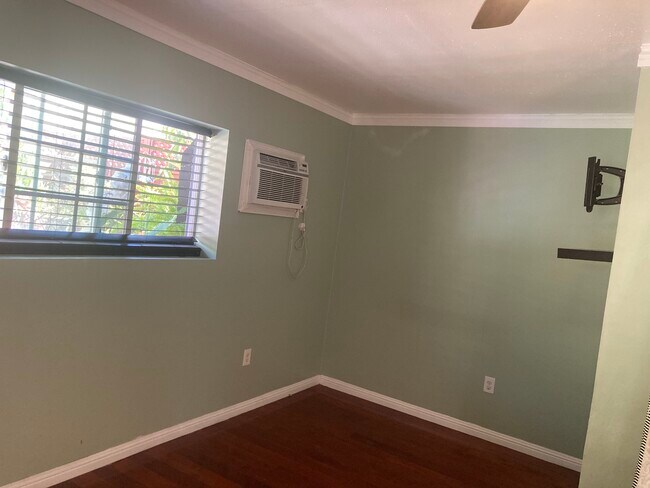 Building Photo - 5459 Martin St