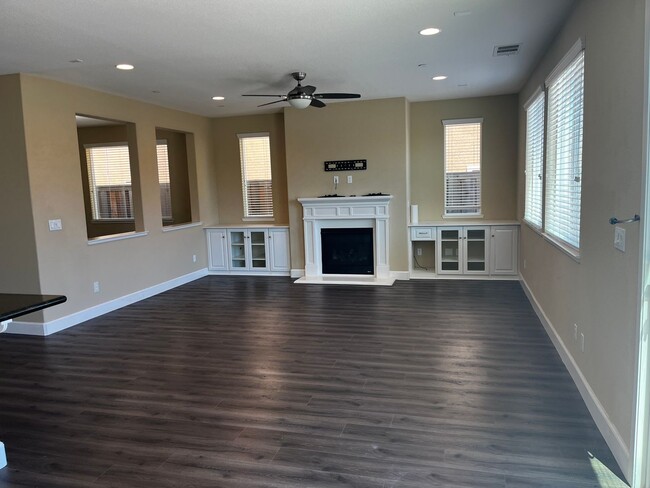 Building Photo - Beautiful Rocklin 4 Bedroom, 3-1/2 Bath 28...