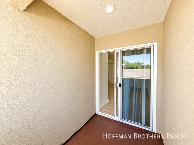 Foto del edificio - 7323 Winnetka Ave