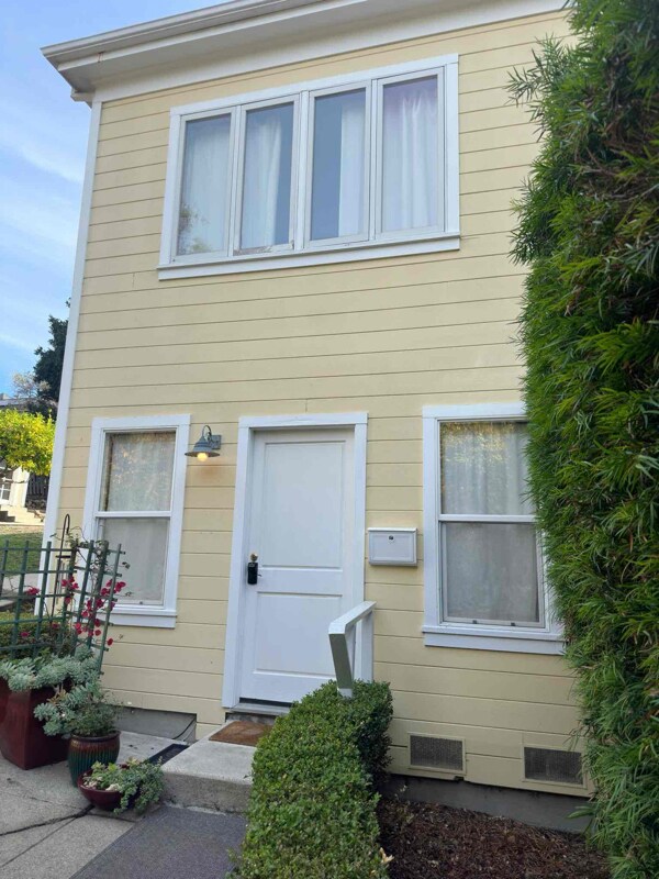Primary Photo - 325 W I St