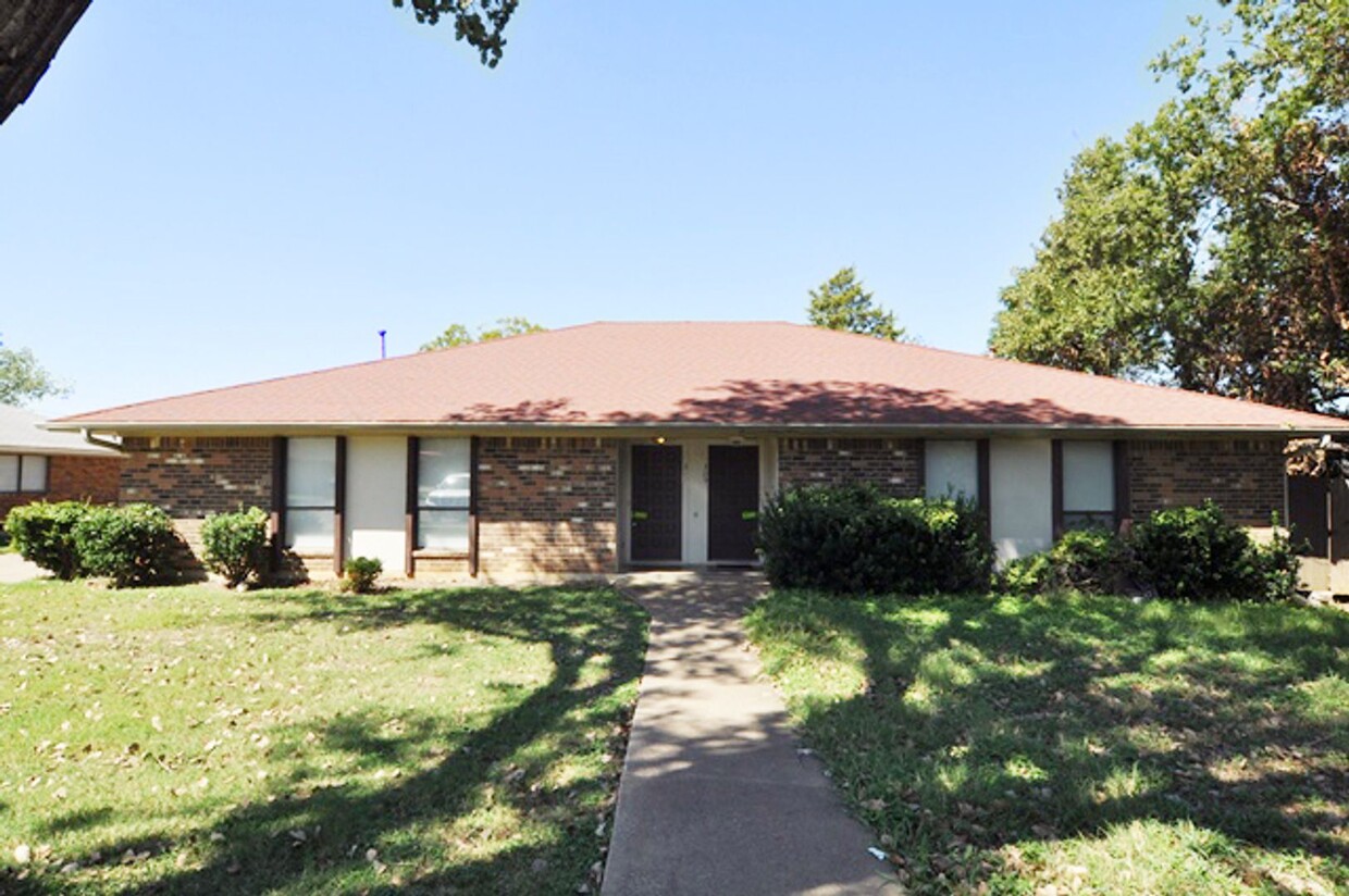 Primary Photo - 309-311 Christie Court
