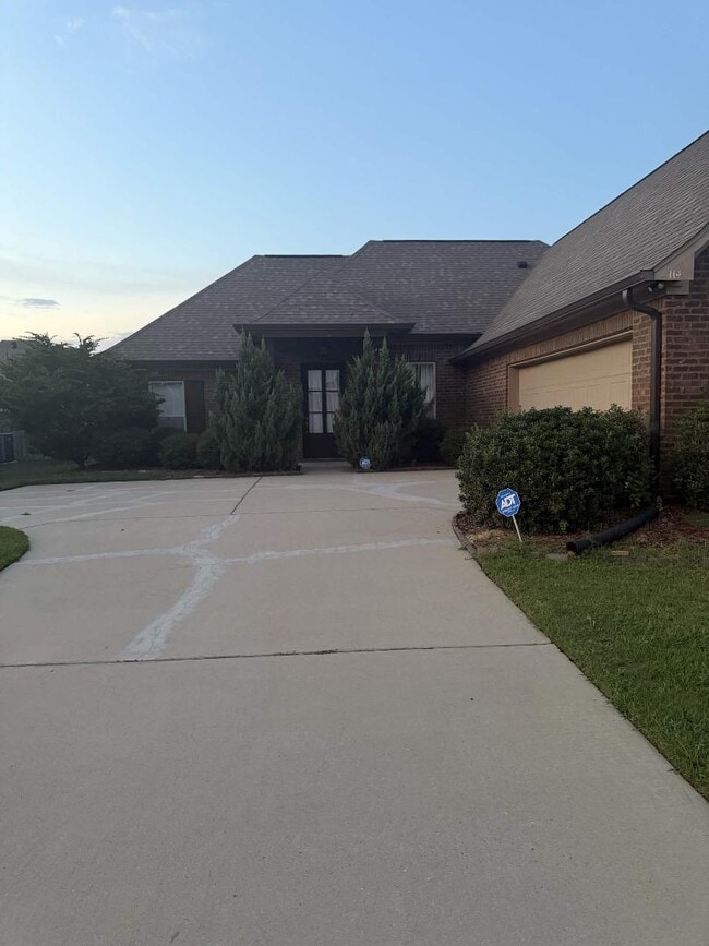 Building Photo - 114 Essen Ln