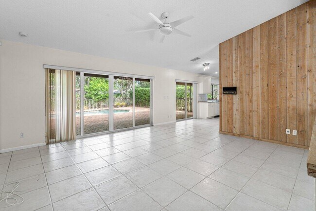 Foto del edificio - 2418 NW 32nd St