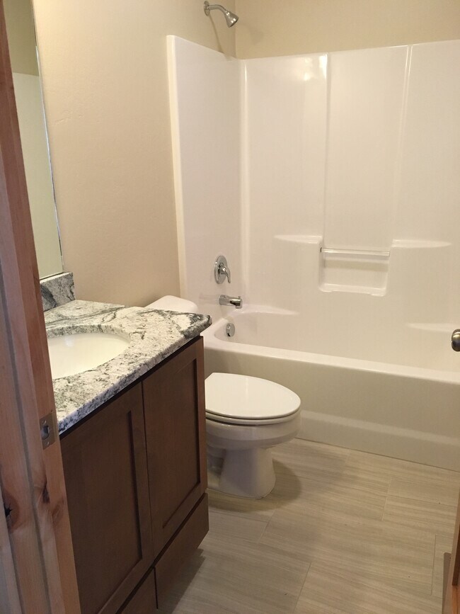 Building Photo - 43 Voyager Ln