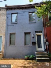 Building Photo - 1009 S Chadwick St