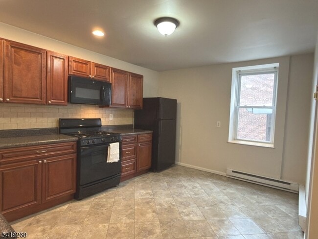 Building Photo - 39 Glenridge Ave