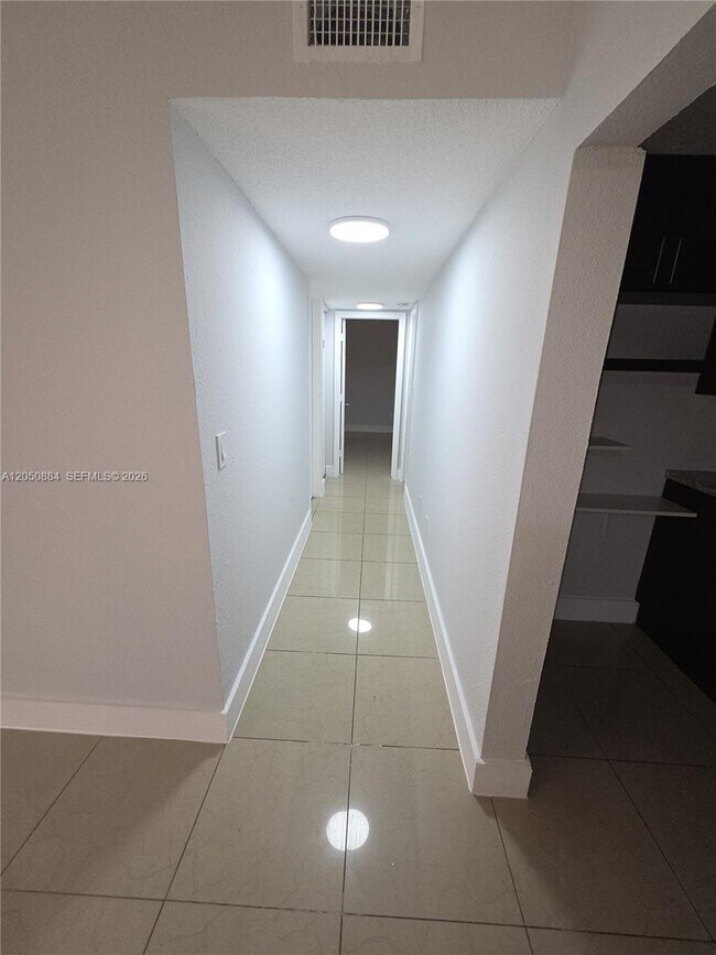 Foto del edificio - 4170 NW 79th Ave