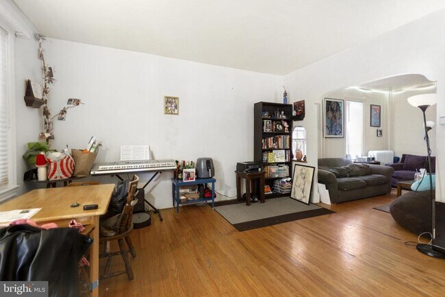 Building Photo - 592 Martin St