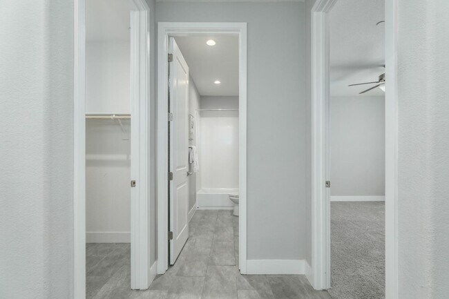Building Photo - Charming 3-Bedroom Home in Folsom with Mod...