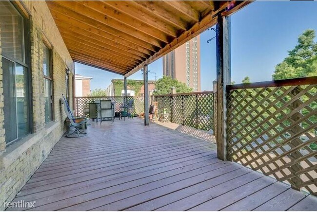 Foto del edificio - 330 E 18th St