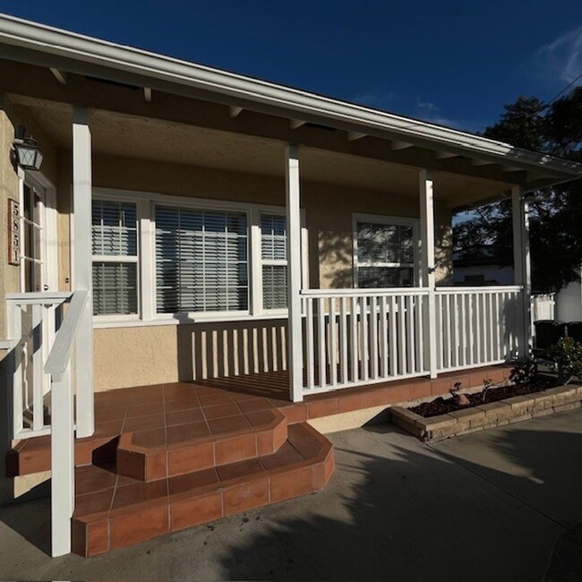 Building Photo - Newly Renovated - Large 3 Bedroom 2 bath H...