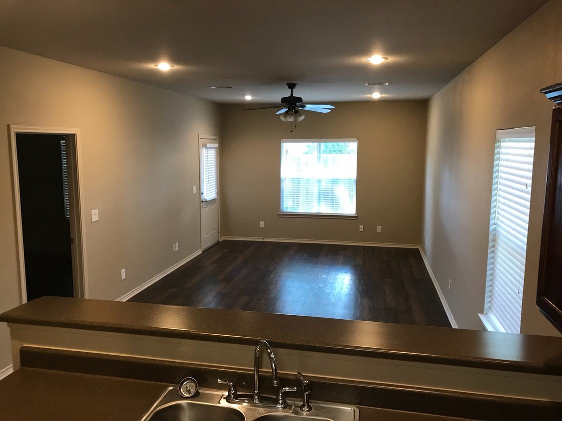 4237 Castlegate Dr Unit 4237, Paris, TX 75462 Apartments in Paris, TX