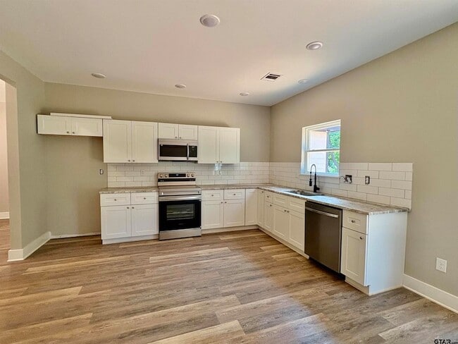 Building Photo - 682 el Paso Dr