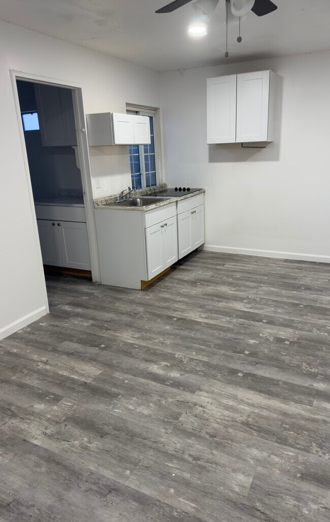 Foto del edificio - 9430 Glade Ave