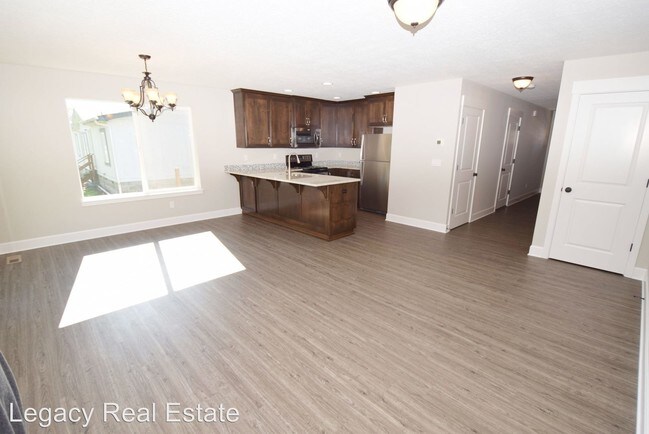 Building Photo - 3756 Pleasant View Dr NE