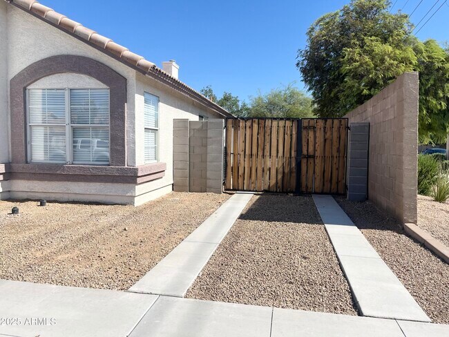 Building Photo - 7504 W Jenan Dr