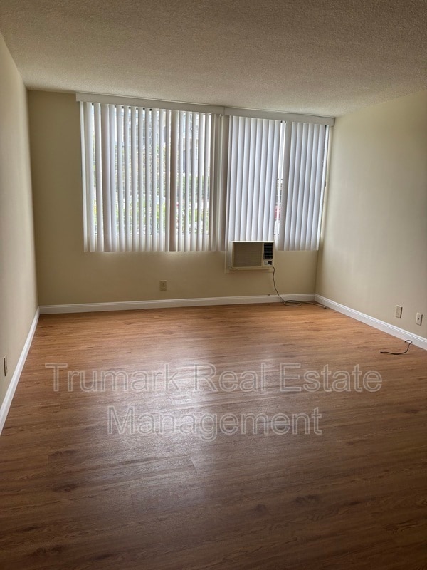 Foto del edificio - 3830 Orangedale Ave