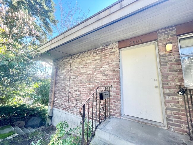 Building Photo - 2405 W Lynn St