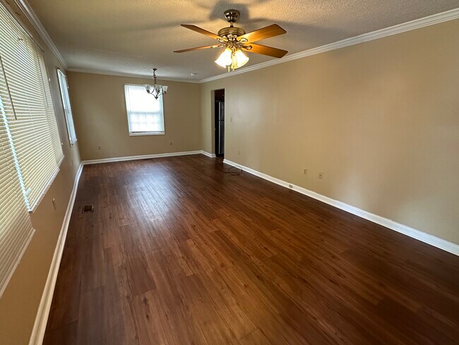 Sala de estar - 2017 N Harding St