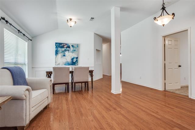 Foto del edificio - 1621 Hightimber Ln