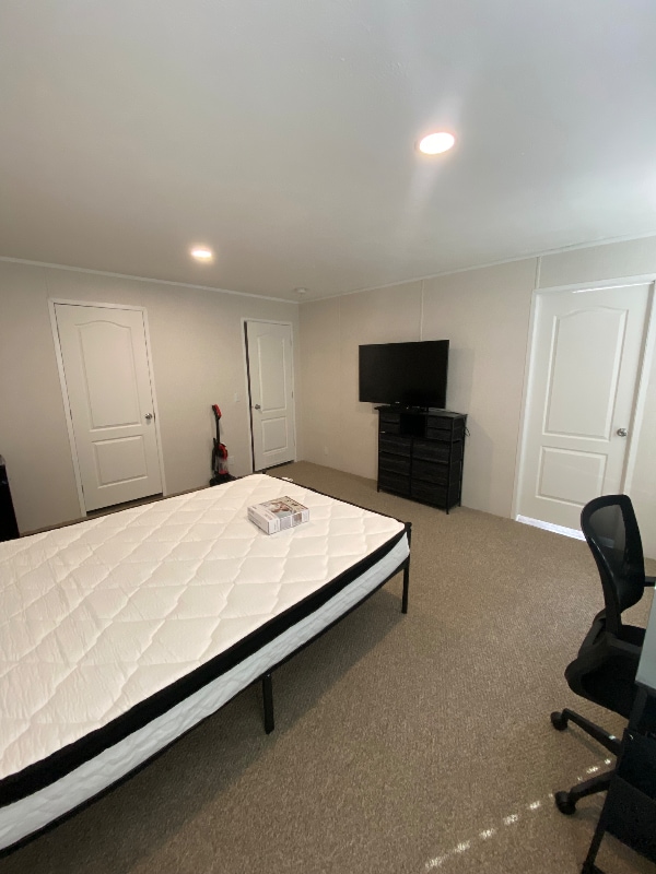 Building Photo - 325 Robin Ln