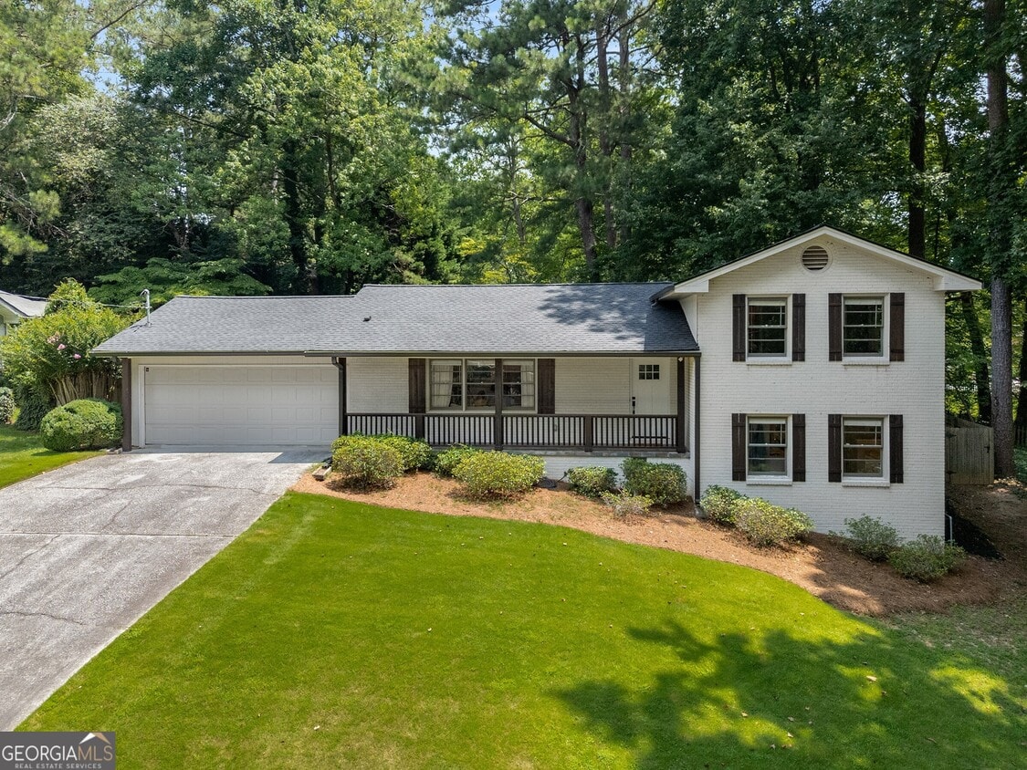 Primary Photo - 2532 Circlewood Rd NE